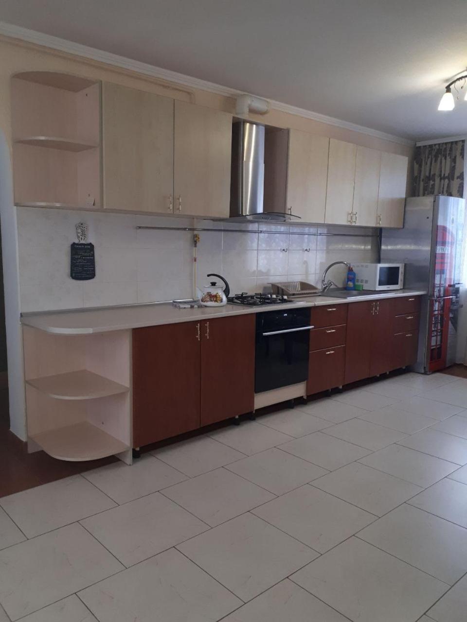 100 кв.м на шота руставелі Apartment *